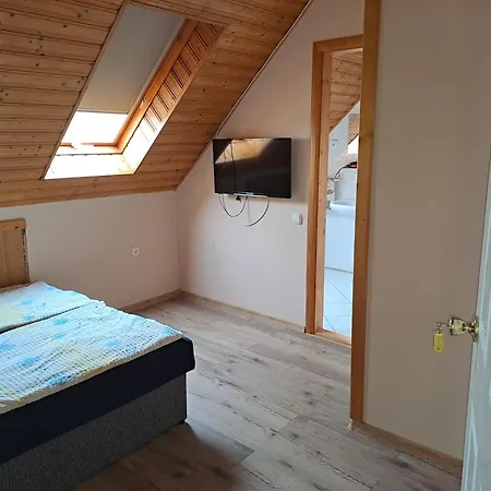 Alinka Apartmanhaz 巴拉通雷勒